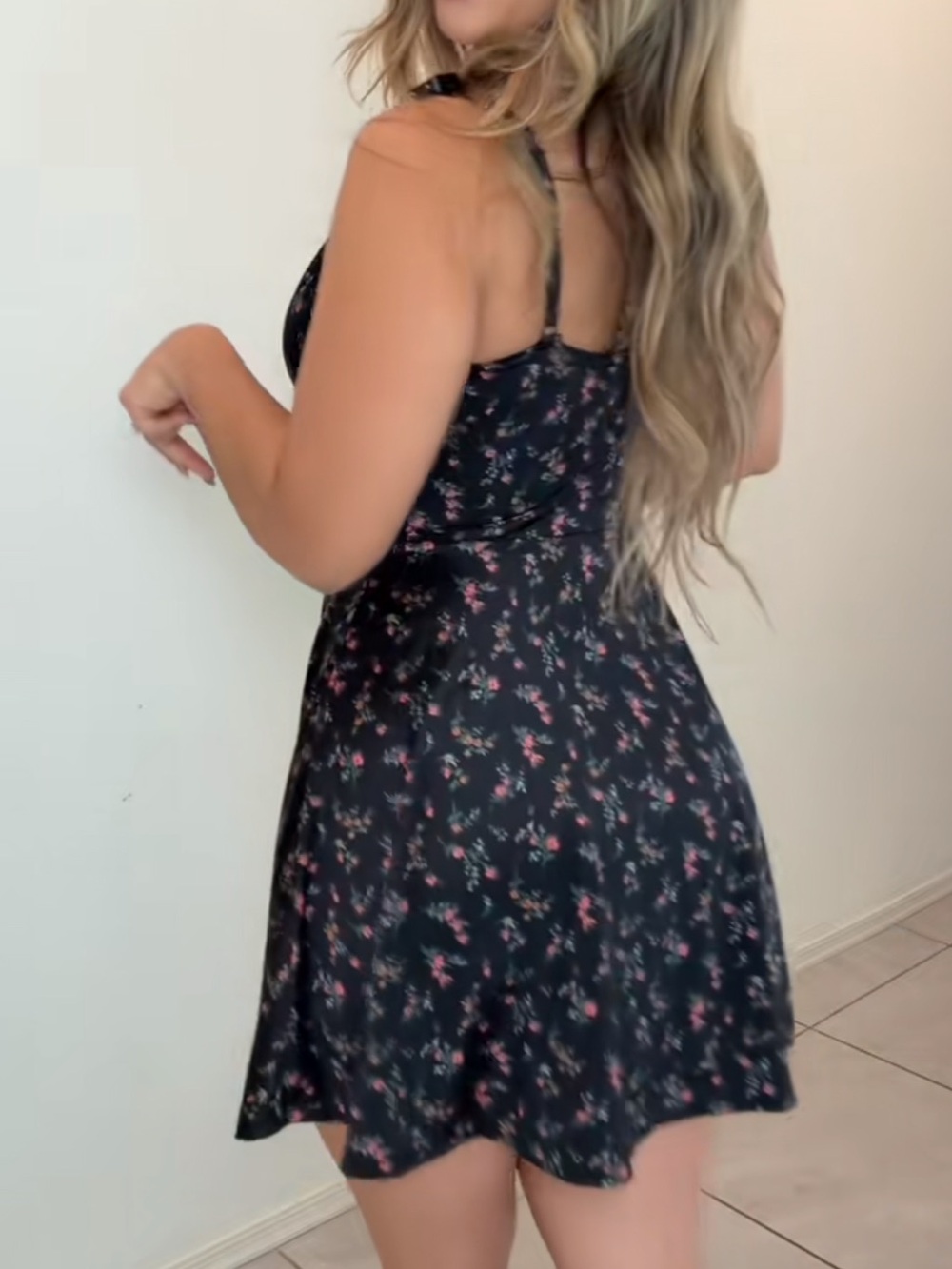Built-in shapewear dress| Black Floral A-Line Mini Dress - Picture 2 of 3